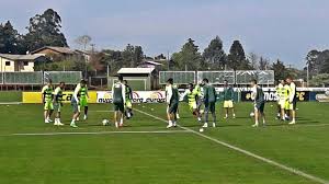 ChapecoenseB's tweet photo. Pena acabou o 1 treino secreto, faltando 10 minutos para acabar a mídia entrou e o que viu foi um clube unido! O técnico falou apos o treino:' Gostei do que eu vi no treino se eles aplicarem isso nos jogos garanto que a vitoria vem, com isso a tarde eles se reúnem de novo!!! https://t.co/KbrfUVtG5Q