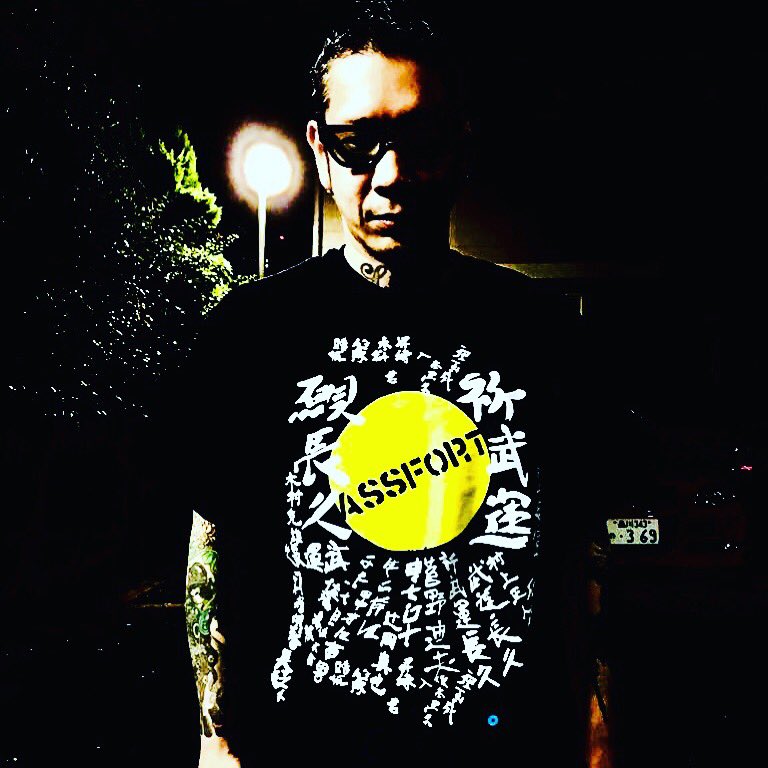 ASSFORT's tweet photo. @ZERO_MAGAZINE さん
との
 ASSFORTのTシャツ
ライブ会場限定カラーです。
ライブ会場のみでの販売になります。
次の ASSFORTのライブは
@oledickfoggy_official さんの
ツアーで
2018/8/4三重県松阪マクサにて
2マンライブです！
よろしくお願い致します！
#assfort 
#oledickfoggy https://t.co/HxPASmVqSB