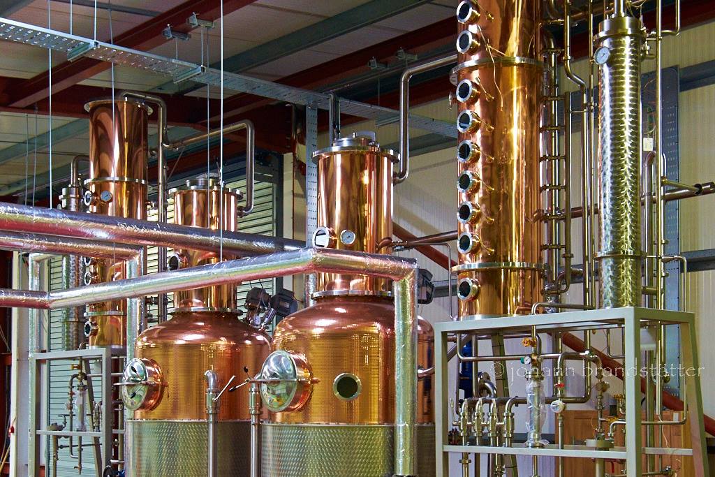 #TBT to last year when our brand-new Carl stills were being installed. Amazing to see how far we have come since those early days and can not wait to share our initial range with you soon! 😊 #scottishgin #CraftGin #startup #Angus #CraftSpirits #Scotland