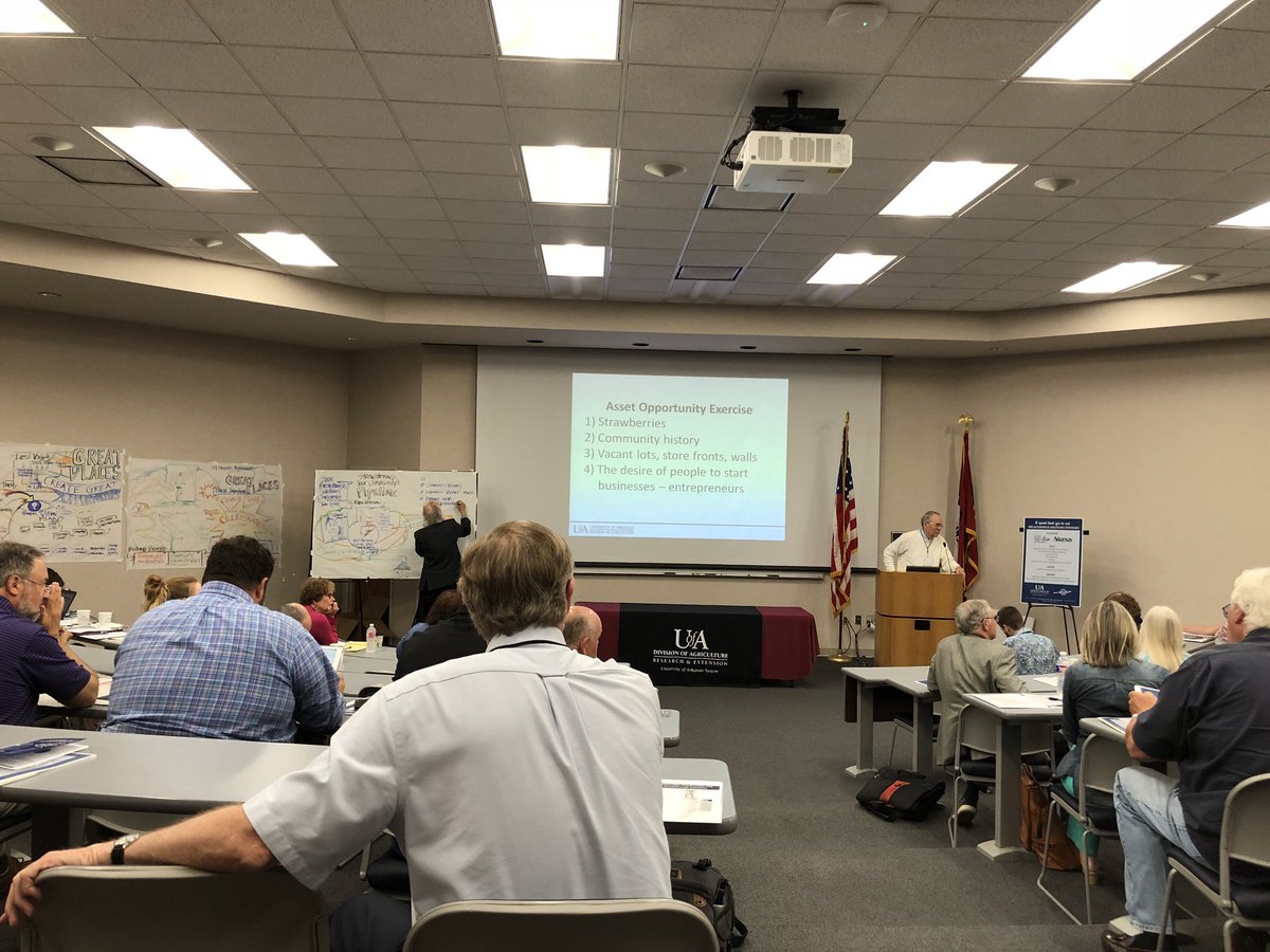 BeWellConway's tweet photo. Dr. Mark Peterson of @uaex_CommDev speaks to #BreakthroughSolutions attendees on strengthening opportunity pipelines in our communities. https://t.co/baSYbANccN