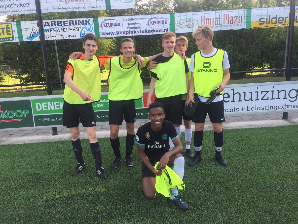SDC12_B1's tweet photo. Laatste team van de week van dit seizoen! De balans kan worden opgemaakt. Winnaar zal bekend worden gemaakt op het afsluitende teamfeest! #3punten #tvdw #winnaar? https://t.co/AucAOa58ko