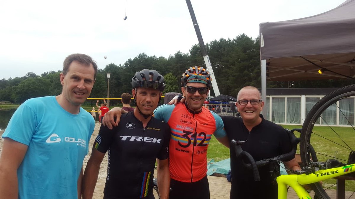 sven_nys's tweet photo. Topavond op de vijvers in averbode.  #golazo teambuilding. #OneTeam #letsmove @BobVerbeeck @Xof_Impens #erwinvervecken https://t.co/7Pke15uXJP