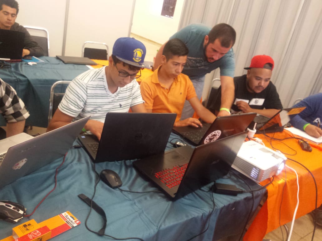 UTRodeo1's tweet photo. Alumnos y docentes de #TICS, participaron en el 1er. #BitCamp2018 en  #Durango. Donde participaron en talleres y conferencias. Siempre con el apoyo de la Rectora @SSicsik y docentes de la carrera.
@CoorUTyP @SEED_Dgo @ruben_calderonl https://t.co/TtOyesKqEL