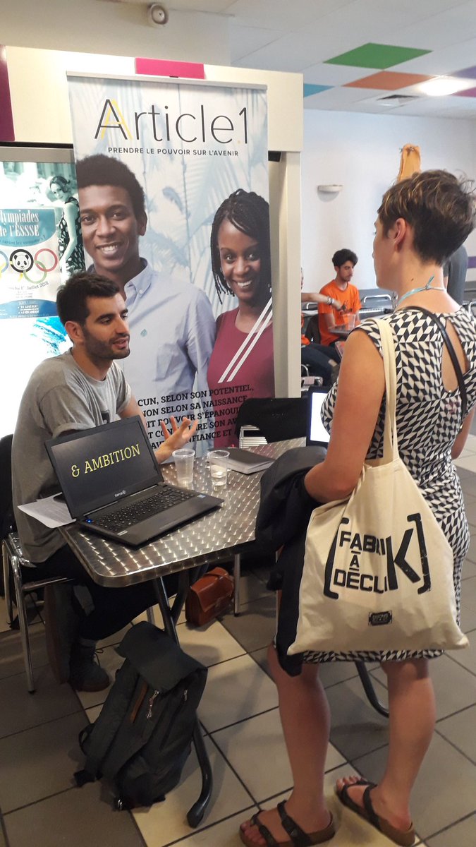 heloise_mo's tweet photo. Agissons et engageons-nous à #Lyon à la #fabrikadeclik avec @AssoArticle1, @OIM_Osons et @Anciela! #jeunesse #engagement #FDK2018 https://t.co/I9dU6CL0yg