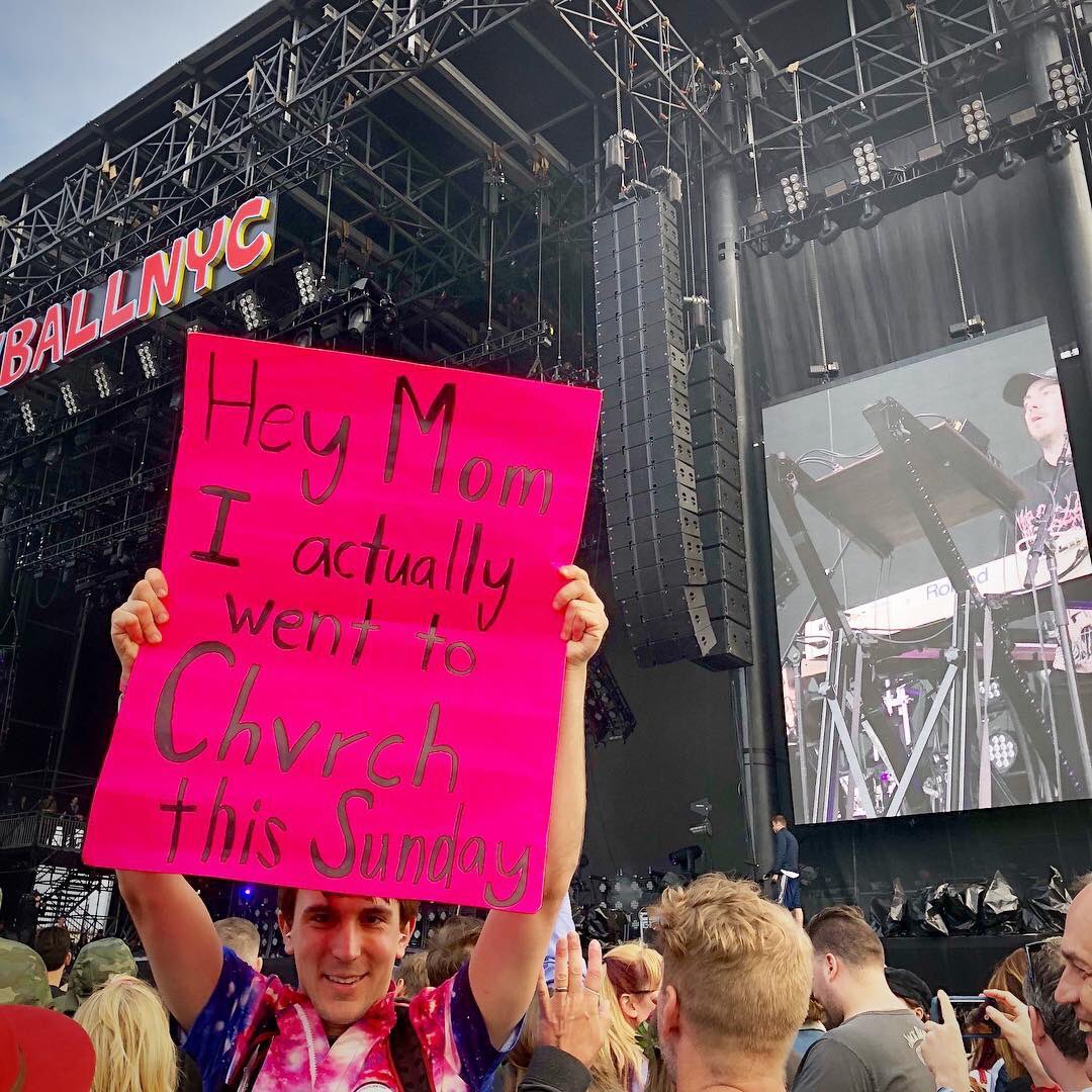 CHVRCHES's tweet photo. Checks out... #TBT @govballnyc https://t.co/6dAIMzKGPu