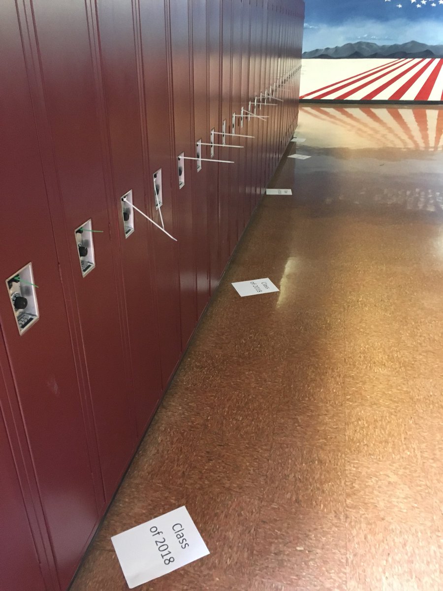 MrLauritzen's tweet photo. Admittedly, pretty clever 😉👍🏽 #seniorprank #wilhipride https://t.co/Q6We00Rb7g