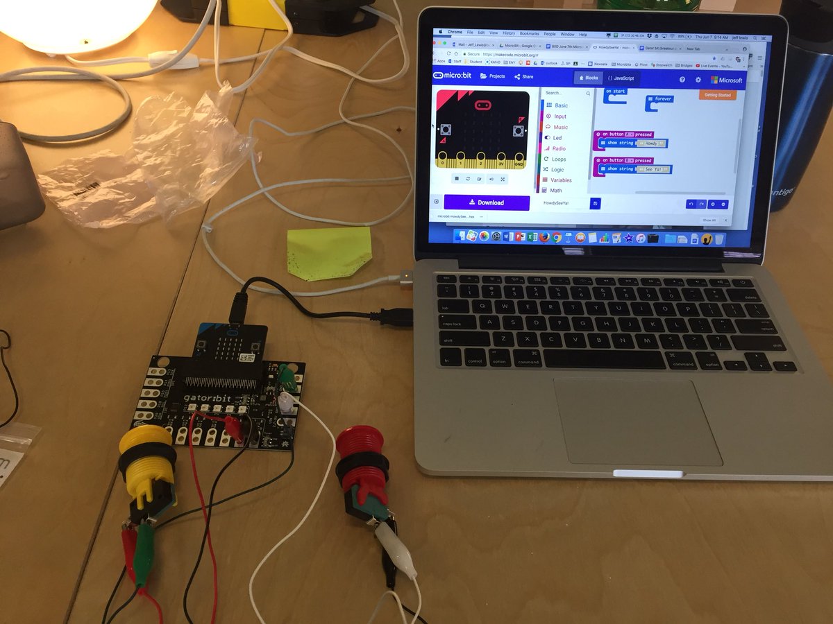 Learning and playing with the gator:bit breakout board for the microbit!