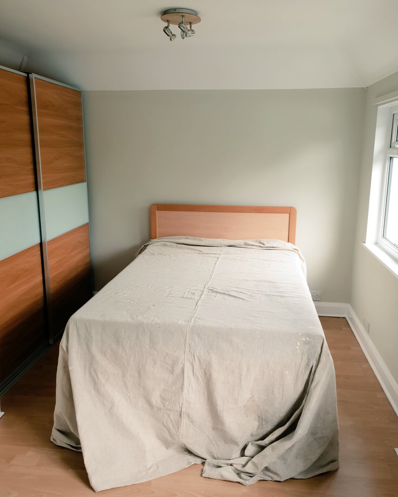 TheLocHandyman's tweet photo. Bedroom redecoration complete for lovely new #Reigate client and already discussing the next job for her. #BeforeAndAfter From blue to @duluxuk Egyptian Cotton and B/W Satinwood. #DelightedClient https://t.co/ClB0SCWizA