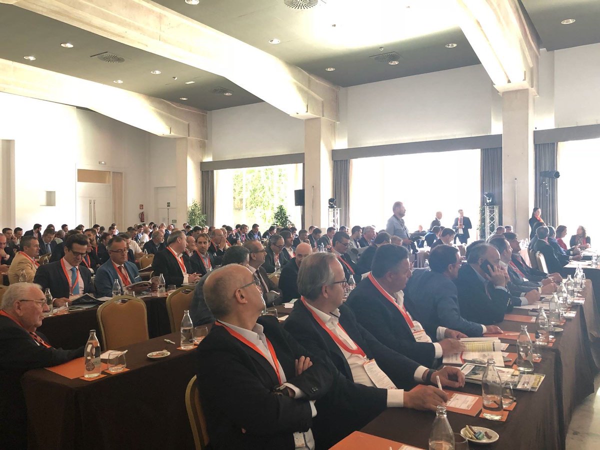 DGonzalezGlezco's tweet photo. En el #CongresoAncera aprendiendo de los grandes para entender como se está TRANSFORMANDO EL SECTOR. En @Glezco_asesores estamos orgullosos de colaborar con @ancera_social aportando nuestro granito de arena a la distribución de recambios España. https://t.co/A9DAhh9IeT
