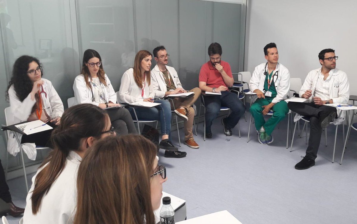Jotapsf's tweet photo. Ayer, trabajando en casa, en Madrid, en el hospital Ramon y Cajal formando a los oncólogos y sumando experiencias en la comunicación y el counselling. https://t.co/LgD7N4HP8h