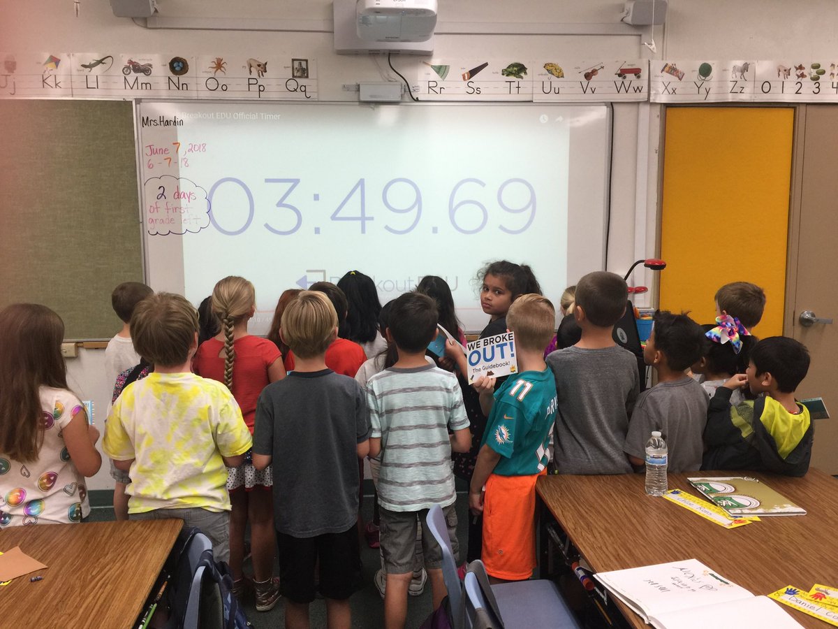 klhardin5's tweet photo. @HollowHillsEL1 First graders broke out. #happy campers https://t.co/OiCUU349hE