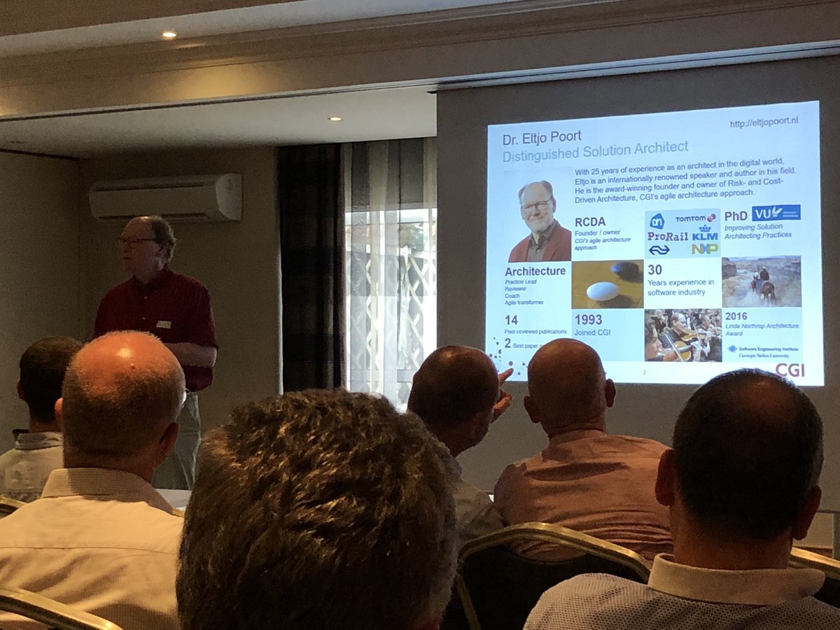 First topic: <a href="/eltjopoort/">Eltjo Poort</a> on Agile Architecure with RCDA #EAcafe <a href="/BAEA_/">BAEA</a> #agile