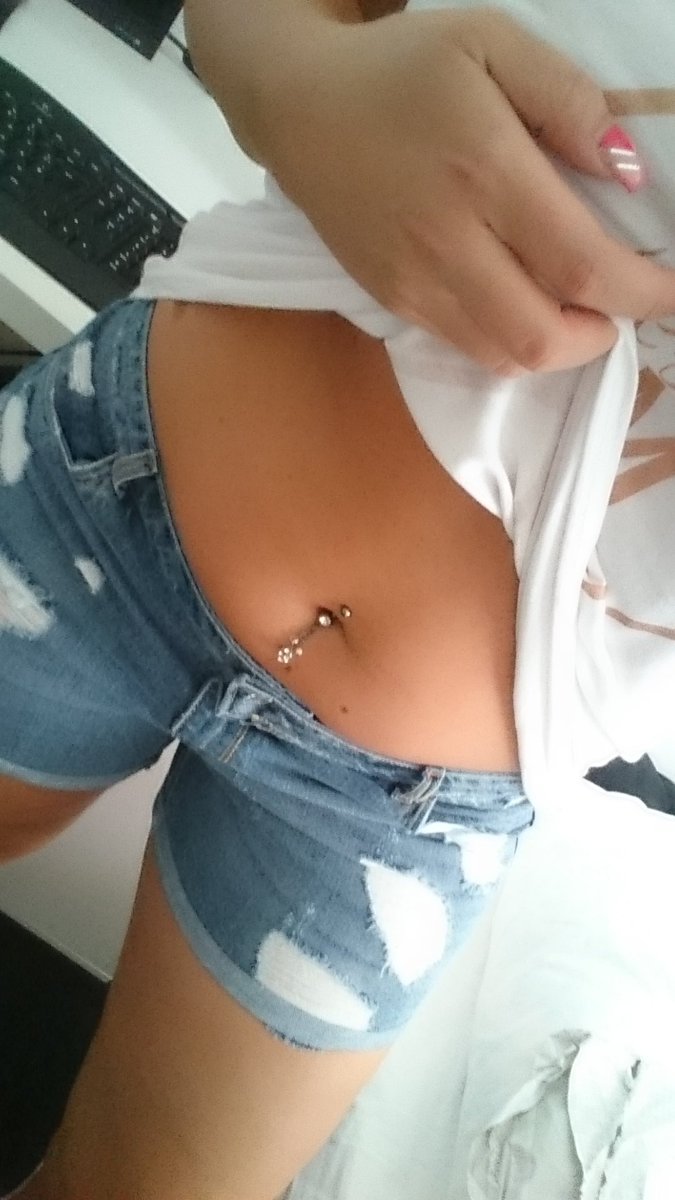 BonnieBanx's tweet photo. Hey ich wรผnsche euch einen sonnigen Donnerstag <3
Bei dem Wetter will man kaum was anhaben :) https://t.co/h1NSEGTNd9
#geileswetter #jeansshorts #summer #sunshine #sun #geileswetter #heiss #geilerarsch #hotpans #booies #hot #kurzehose #geil #BonnieBanx https://t.co/yiAuviJaTx