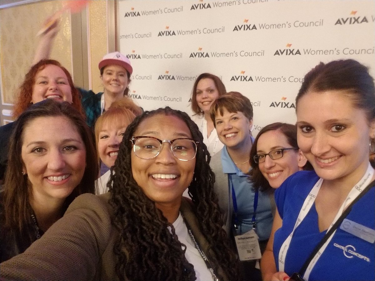 thesmoothfactor's tweet image. #MyAVTribe #AVIXAwomen with @DaynaBaumann @AVDawn @BeerAndPie @MeganADutta @Vanessa_in_ce @GinaSans @AVIXAWomen #infocomm18 #AVSelfie 💪❤