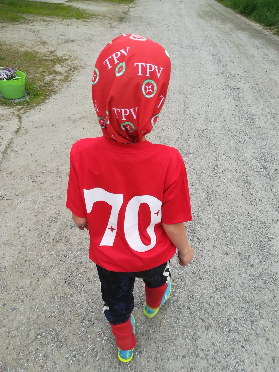 Nihvu's tweet photo. Announcing team transfer, we have one player to moving from blue team to red team, because #livelikereds ;) https://t.co/ptntSCGeqm