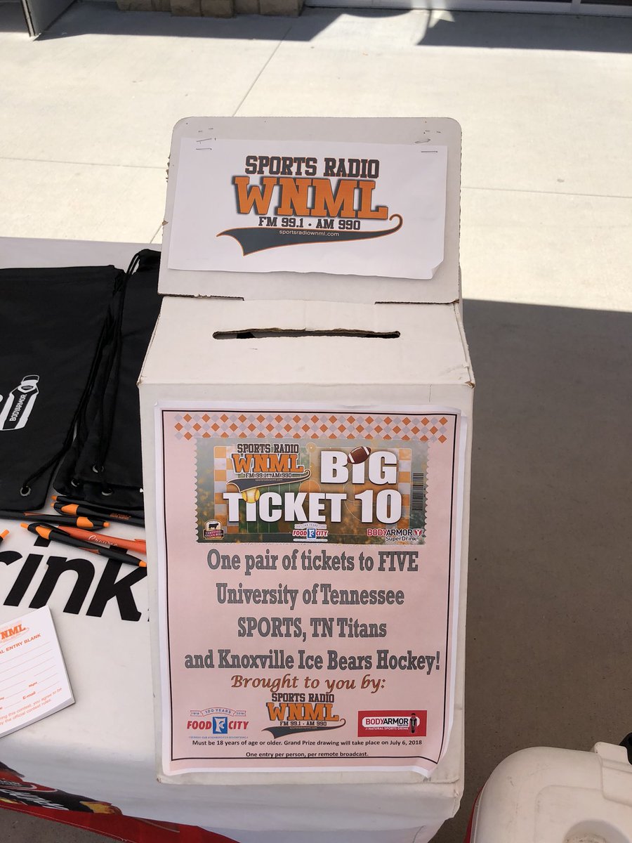 UTVolShop's tweet photo. Stop by the #UniversityCommons location and register to win some goodies from @SportsRadioWNML. Here from 12-3! Other specials IN-STORE! #ComeSeeUs #VFL #GBO https://t.co/k5hsGGvhda