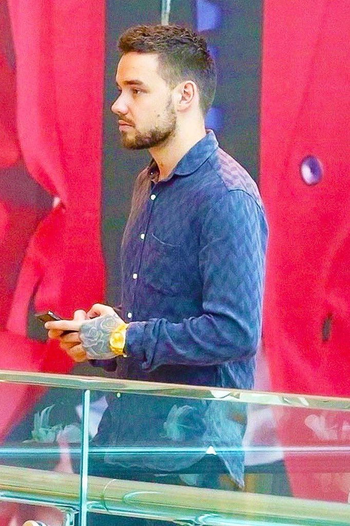 1D_24hNews's tweet photo. Liam recently!!!

#LiamPayne #Liam #Payne #StripThatDown #GetLow #BedroomFloor #ForYou #FamiliarMusicVideo #Familiar https://t.co/uphR4uvNXo