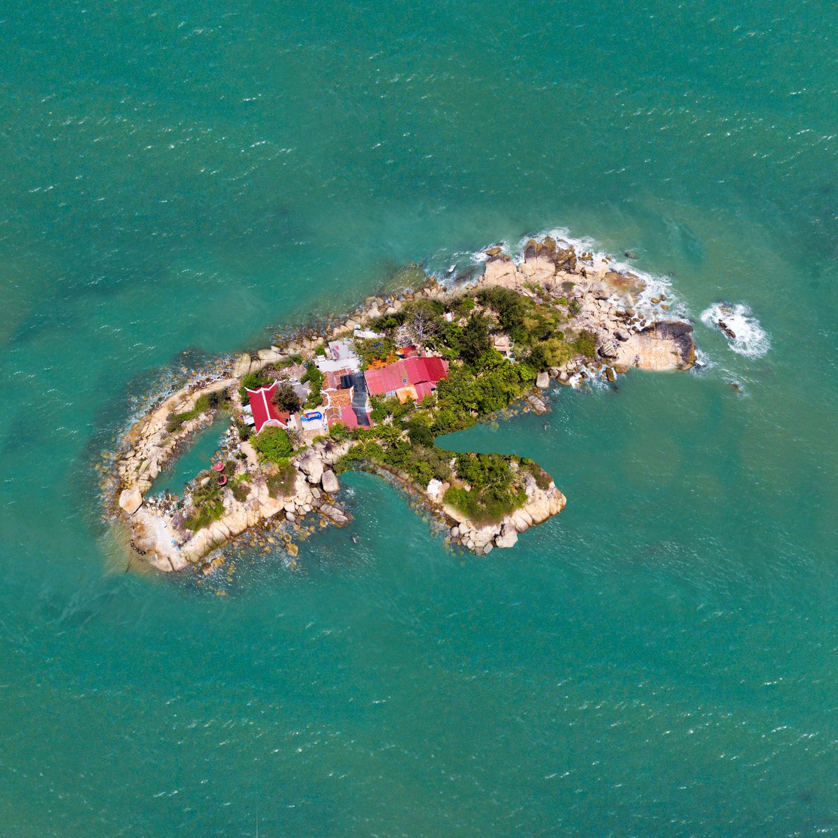 Are my eyes deceiving me, or is this island shaped like a MISS BI? 

MISS BI => goo.gl/M9JAkL