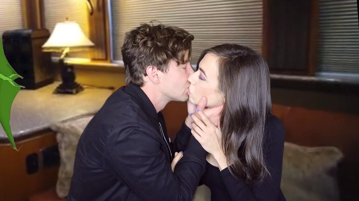 Simmy3Tara's tweet image. FINALLY! I&apos;m so happy for them! They&apos;re so cute together! 👫❤💏❤💑 #Erikleen @ColleenB123