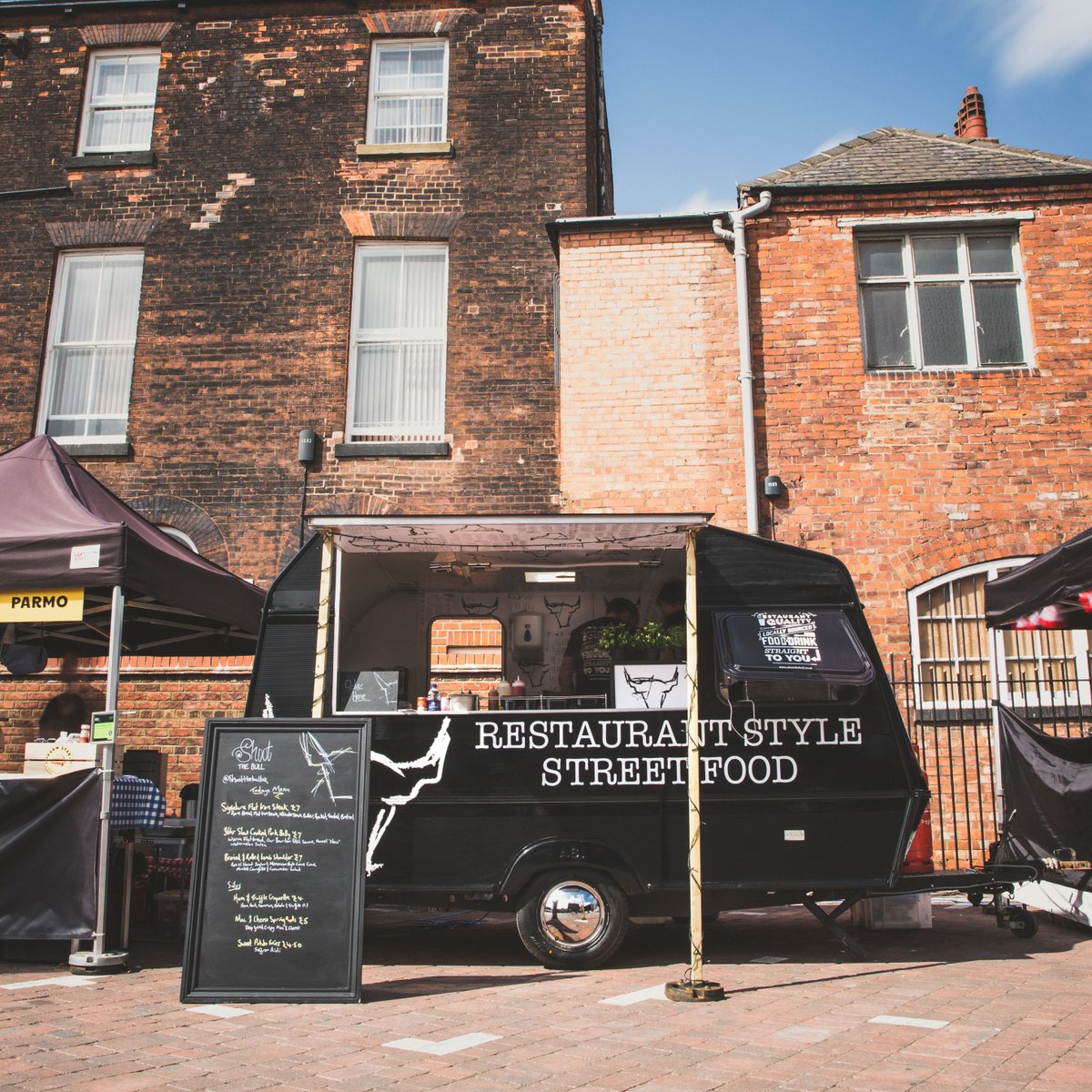ShootTheBullUK's tweet photo. Zebedee's yard is smelling incredible with all of the amazing street food on offer for Hull Street Food Nights

Our new trailer is making its first ever outing and we also have a brand new dish - Mac &amp; Cheese Spring Rolls!

We're here until 9pm!

 #Hull #Streetfood @HullBID https://t.co/BfeH048MIZ