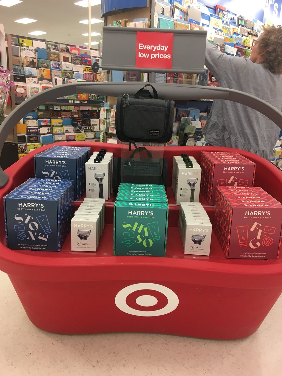 DanielleS680's tweet photo. Baskets for Father’s Day are all set!! ETL @axyupanqui  and I make a pretty good team! #fathersday #fathersdaygifts #target #TargetStyle #TargetRunandDone #T2324 #GoodFellow #harrys #dove #timex #axe https://t.co/VrBDyKNiX6