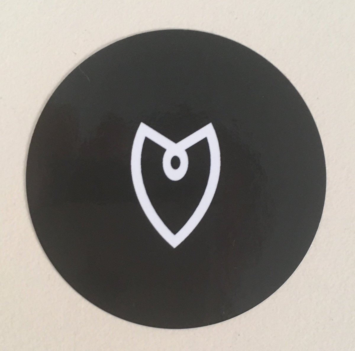 On aime bien jouer la provoque chez <a href="/InnoveoPartners/">INNOVEO Partners</a>.
Comme le logo violet n'a inspiré personne, peut-être qu'un logo noir en inspirera plus d'un. Alors une idée ? 🤔
En tout cas le poste d'ingé dev #embarqué C matiné de #Sigfox ou/et #Lora est encore ouvert