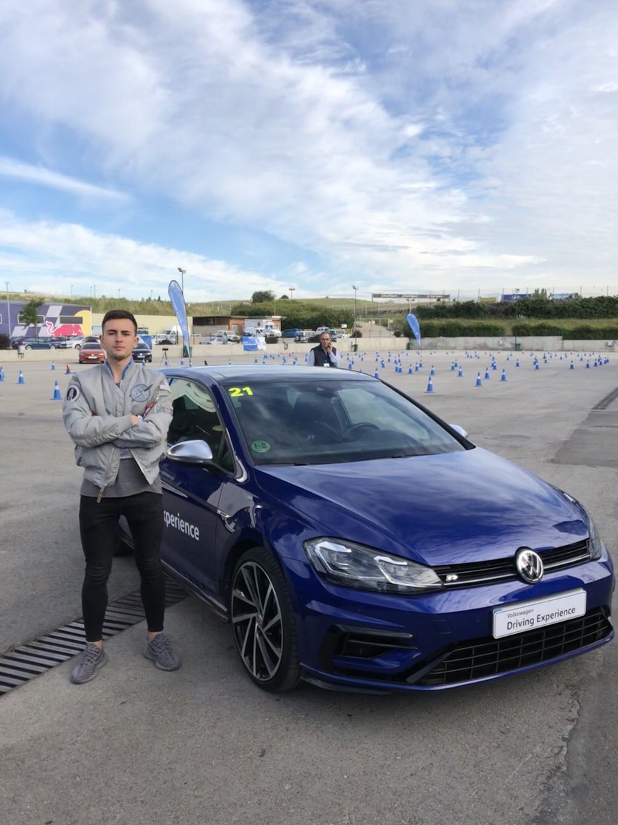 Una vez más experiencia inolvidable junto a <a href="/VW_es/">Volkswagen España</a> con <a href="/AgustnBG/">Agustin Benito Gutierrez</a> 
.
Deseando repetirlo. 🤟🏾🤪
.
VolksWagen Driving Experience - Race Tour Jarama.