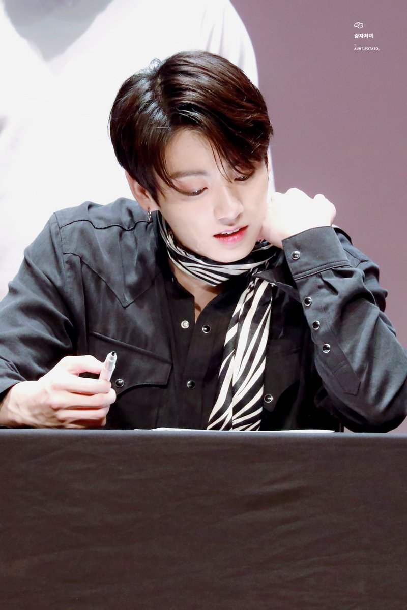 AUNT_POTATO_'s tweet photo. 180607 정국
#정국 #JUNGKOOK #방탄소년단 #BTS https://t.co/l5uUEocoz6