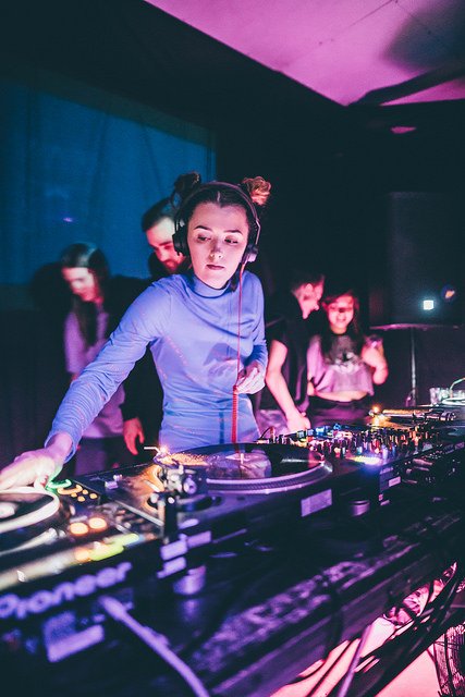 atonerecordings's tweet photo. Hollie will be back behind the decks on Sunday - Set times announced soon. Tix: https://t.co/LYuQnNT8GB https://t.co/FvR3Bpiswf