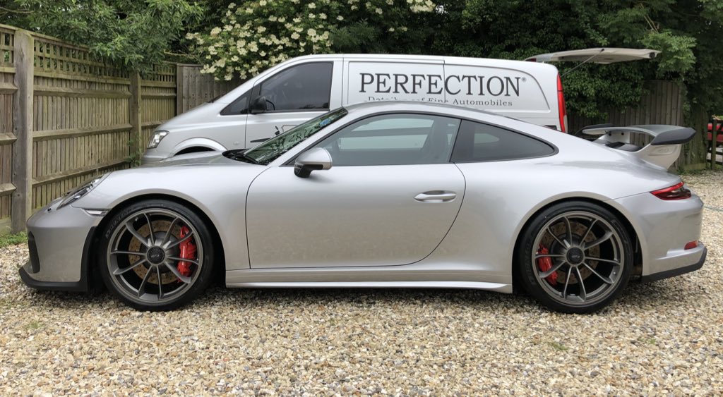 GT Silver with Black/Carbon simply never fails. Always a smart, safe combination. Although I maybe biased? #Porsche 991.2 GT3 finished.