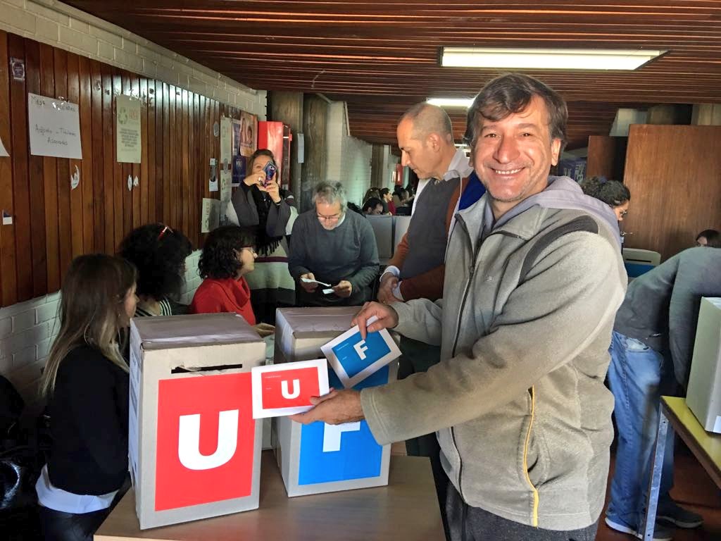 GarciaRoitman's tweet photo. Martín Elgueta y Ana Marcela Ficcardi, ambos candidatos al Consejo Superior, ya votaron en la @FcpysUNCuyo
#UNCuyoElige #GarciaRoitman #FCPySLista414 https://t.co/3istQWS4Bu