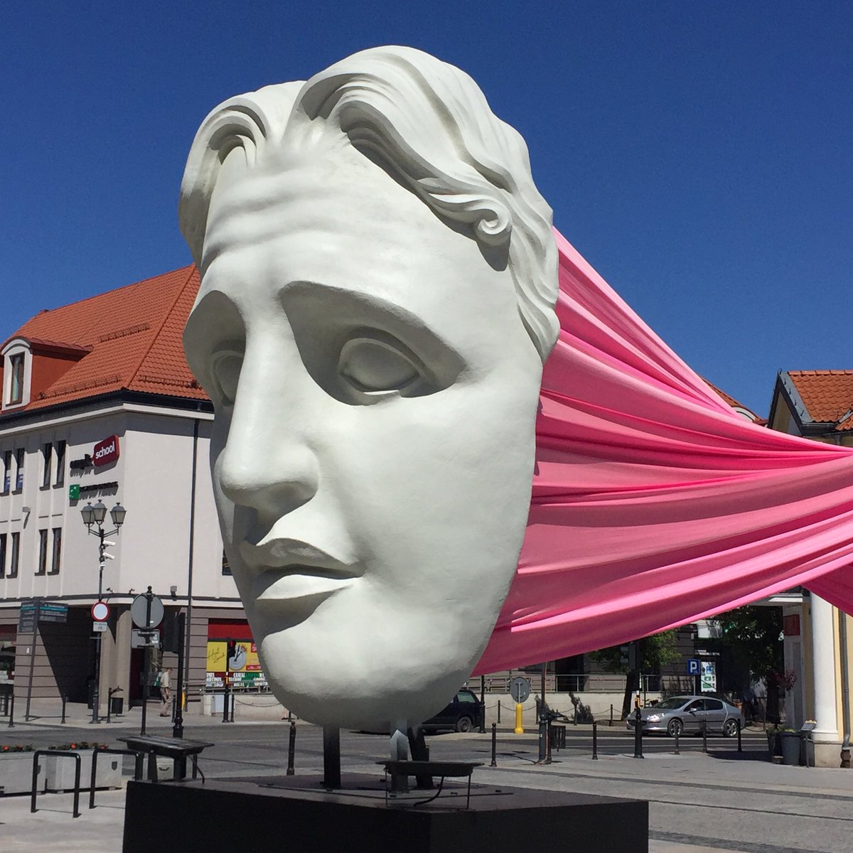 DrRLofthouse's tweet photo. Bialystok is a wonderful venue for #ATEE2018 spring conference. I’m I spotted this sculpture this morning as it’s gone now. https://t.co/WznbSQLmTW