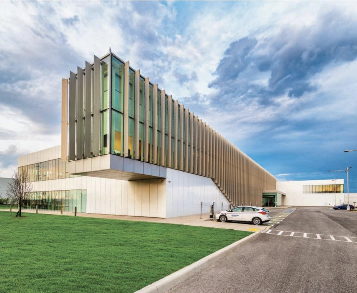 CdnArch's tweet photo. Our June issue is here! @alexbozikovic looks at @LGA_AP's Kiln Building at @EGBrickWorks, @JohnLorinc takes in @RDHarch's thoughtful Williams Parkway Operations Centre, and Odile Hénault finds a Quebec parking garage that rises to high art... #architecture https://t.co/aJGh2qqsoI https://t.co/2jZAOUNOL9