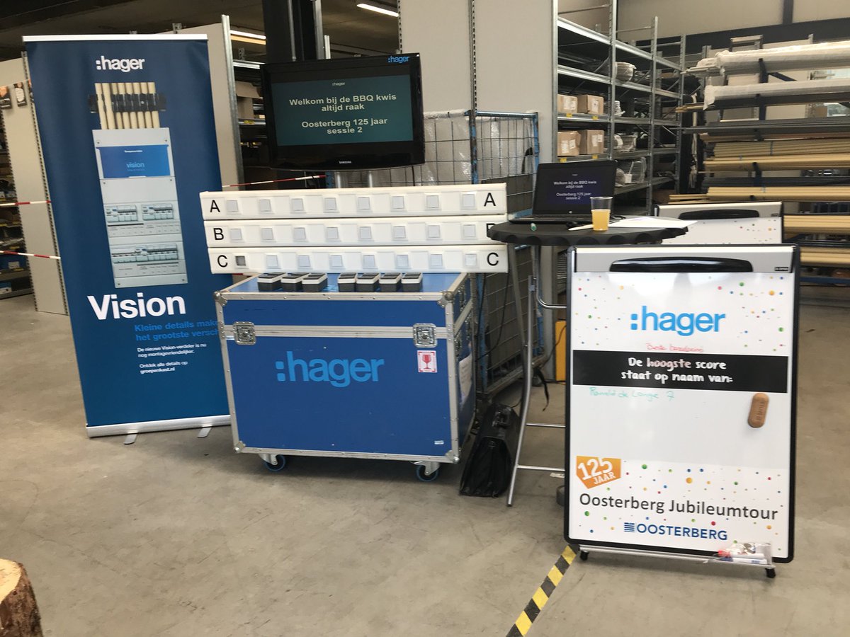 Op dit moment bij de BBQ van <a href="/oosterberg/">Koninklijke Oosterberg</a> De Meern vanwege hun 125 jarig jubileum. Flip Oosterberg vertelt over de historie en ik ben er namens @Hager_NL. Er zijn diverse spellen van de diverse leveranciers te spelen. Bij ons spelen ze een kennis keus. Prettige sfeer!
