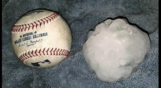 Walter_Kelley's tweet image. Welcome to DFW!!! Holy cow. #hail #brokenstuff #thunder