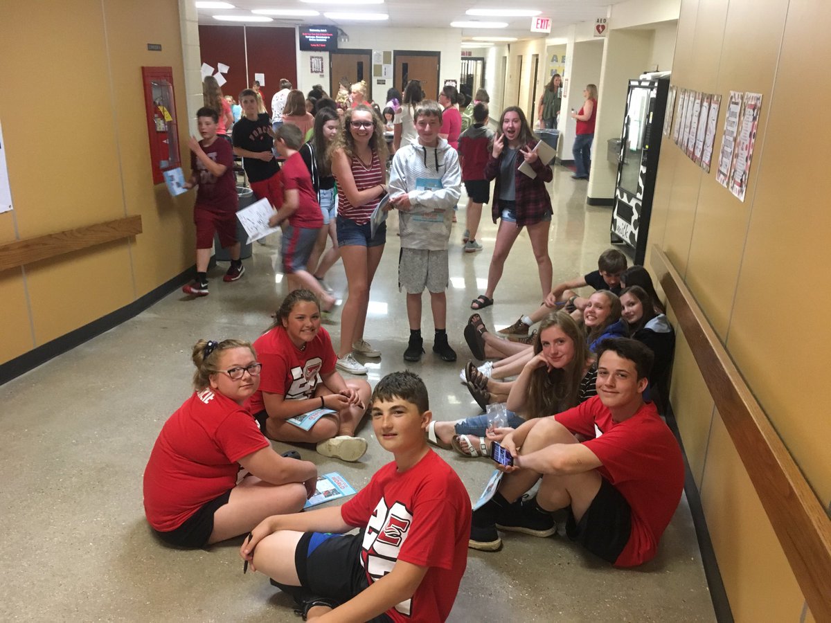 dpauli1's tweet photo. Signing yearbooks, a great last day tradition at middle school. #edgertonproud https://t.co/lIQpBHRO7a