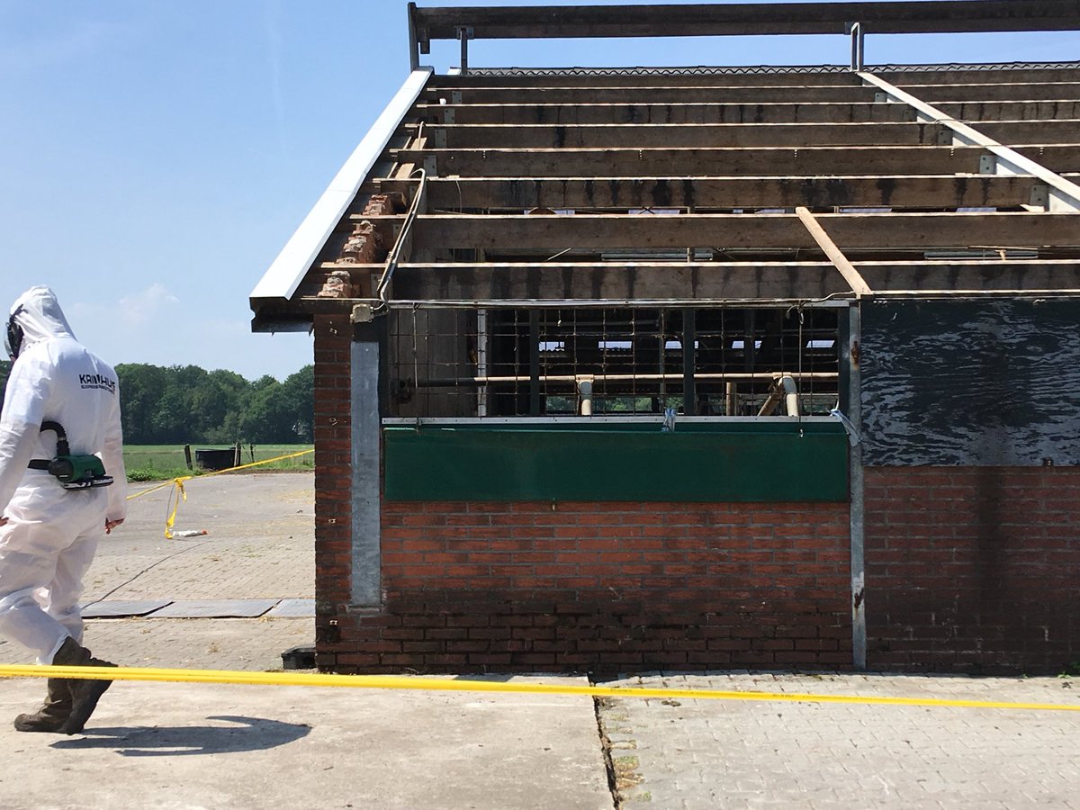 <a href="/AnnemiekeTraag/">Annemieke Traag</a> Coöperatie Asbestschakel werkt er samen hard aan, ook vandaag in de brandende zon! Zo maken we <a href="/ProvOverijssel/">Provincie Overijssel</a> asbestdaken vrij 💪🏻