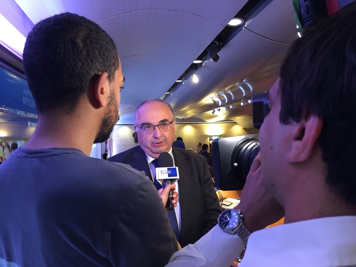 #Confcooperative2018 punto stampa con Maurizio Gardini e <a href="/MassimoStronati/">Massimo Stronati</a> #illavoroalcentro assemblea nazionale Confcooperative Lavoro e Servizi @Federlavoro <a href="/ItaCooperativa/">Italia Cooperativa</a> <a href="/fabioladiloreto/">Fabiola Di Loreto</a> @Marco_Ventu <a href="/GaeMancini/">Gaetano Mancini</a> <a href="/cribazz/">Cristina Bazzini</a> <a href="/FedLavLombardia/">Conf Lavoro e Servizi Lombardia</a> <a href="/brucosos/">Marco “Bruco” Ferri</a>