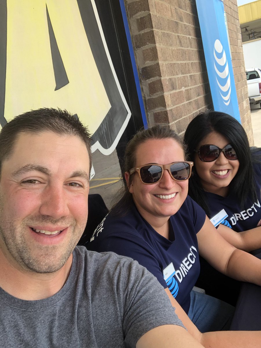 TheLakeCrew's tweet photo. Winning local in the community with these two awesome peeps! #NTXDynasty #WinLocal #SouthlakeEntertainers https://t.co/LUA87FspbO