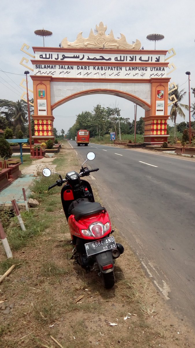 inisial_GJ's tweet image. Gas tipis².
Lampung-Semarang
#soloriding
#biker
#scoopy
#honda
#touring
#lampung
#semarang
#kendal
#mudik
#nightrider
#PesonaIndonesia
#motor #matic 
#PesonaMudik2018