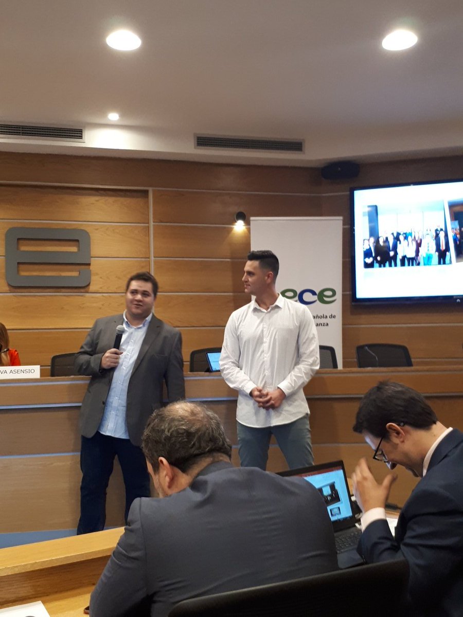 ProyectoEBI's tweet photo. #MENDAR es una empresa de contenido digitales que fue emprendido de dos jóvenes.
"Emprender es para aquellas persona que quieren contribuir algo que beneficia a los demás".
#XIJornadasdeEmprendimiento https://t.co/JqSymnYJjz
