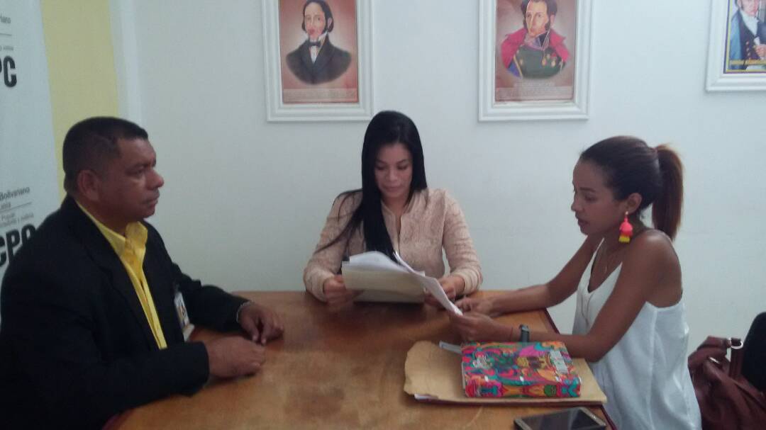 secretariacicpc's tweet image. Jefes de la Subdelegación Puerto Piritu realiza reunión con dirigentes     del Comité Local de Abastecimiento y Producción  (CLAP) presidida por el Comisario Ángel Mota, supervisor de investigaciones  de este Despacho a fín de solicitar el beneficio de los alimentos.#CICPC