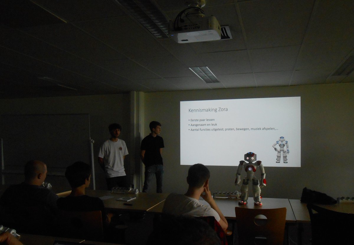 Speciale_CD's tweet photo. Final Pitch #KAHasselt #AtheneumHasselt #PXLIT projecten rond Humanoïde robot #Zora. Prachtige resultaten! https://t.co/LsDsFOozOW