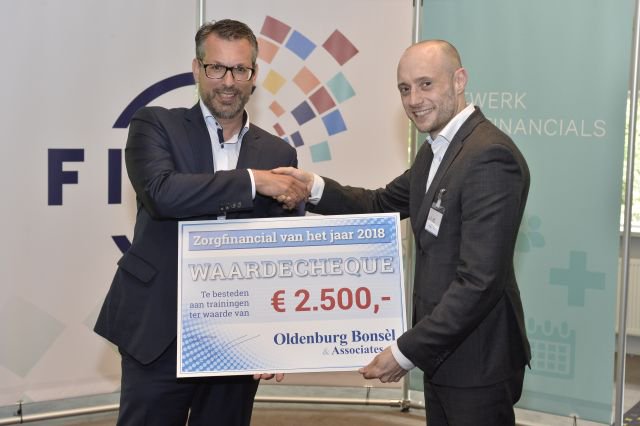 __Fizi__'s tweet photo. Tjerk Overduiin, manager Financiën &amp; Control bij Pieter van Foreest is de Zorgfinancial van het jaar 2018. Hij won de verkiezing die Fizi in samenwerking met Nyenrode en haar sponsors Q-Consult, BDO en Oldenburg Bonsèl organiseerde #FJE2018#zorgfinancial2018 https://t.co/tFWKHwRvDC