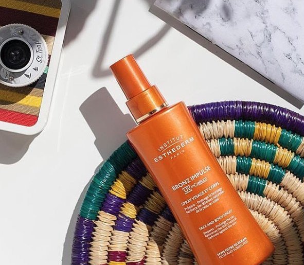 Get summer holiday ready with @esthedermuk's Bronz Impulse spray that prepares the skin for tanning by activating the pigmentation process 🌴☀️