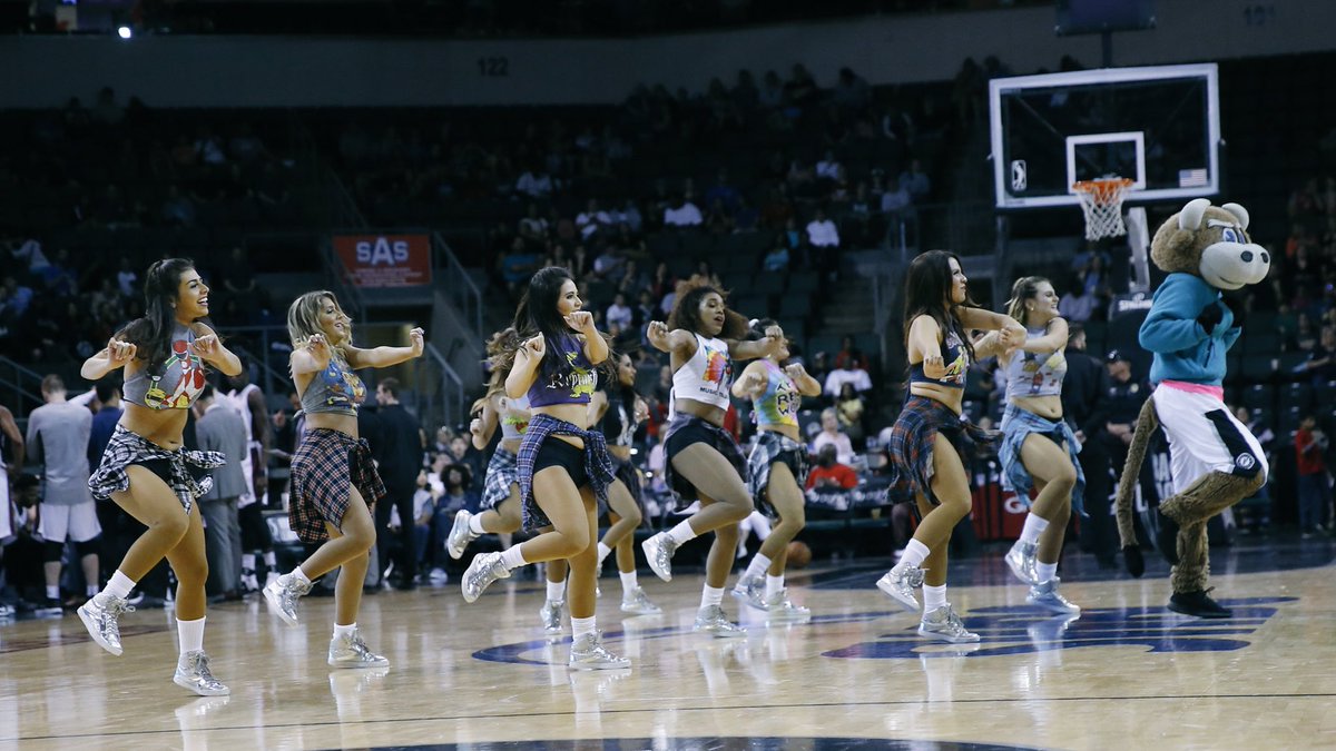 CCDancers's tweet photo. #TBT to our @BrunoMars performance! https://t.co/0ssYOUSK6t