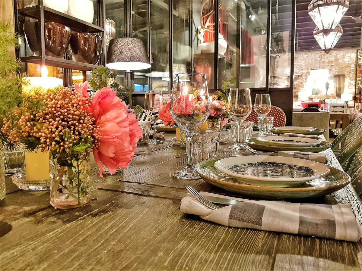 luziosays's tweet photo. @iluzione_gastrobar tiene un nuevo espacio que roza casi la clandestinidad. Una exclusiva sala privada que está dentro de la tienda de @luzioconceptstore. Un priveé único, que se transforma en un lugar recóndito y privilegiado. Para más información o reservas ☎935418856 https://t.co/obLhCdXf8F