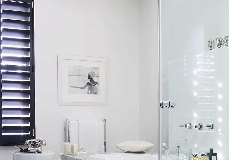 DIYShuttersUK's tweet photo. Want to bring a luxury feel to your bathroom window dressing? You'll love our designer collection https://t.co/MRZsxf570r https://t.co/M5E5GAkXQ4