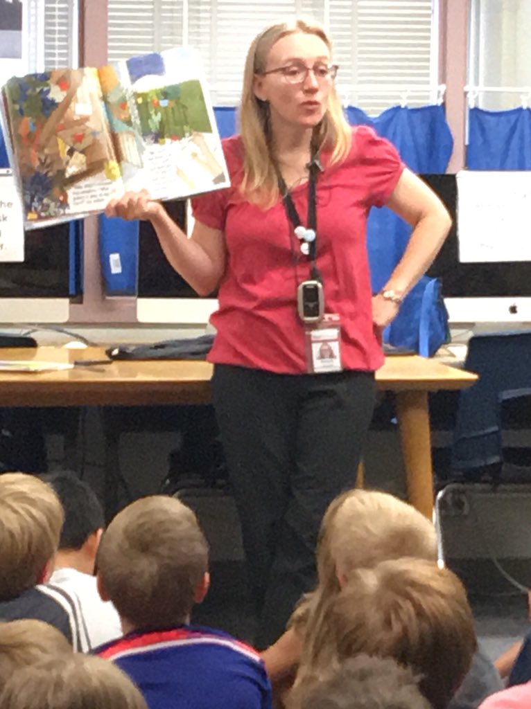 LibLaura5's tweet photo. 2nd graders loved our visit with Nicole from @rclreads who shared THE LITTLE RED FORT by @MaierBrenda &amp; Sonia Sanchez 
&amp; about R.E.A.D. https://t.co/Jq9HFTsB0D #623Reads #WeAre623 https://t.co/yoV2TLyujF