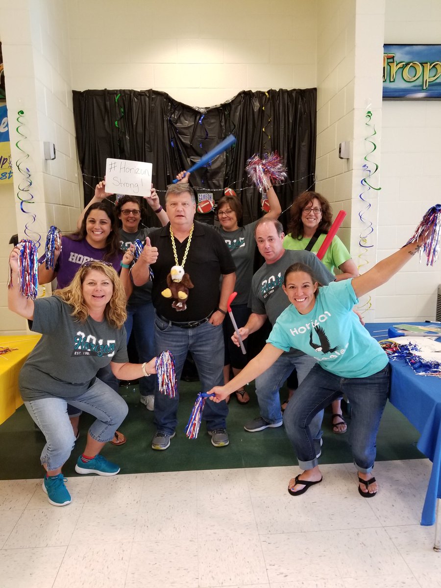 StephanieRadfo8's tweet photo. Photo booth time! #VCSSLT @HorizonElem89 https://t.co/umuOGvRqRt